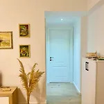 Jolie Center Apartment